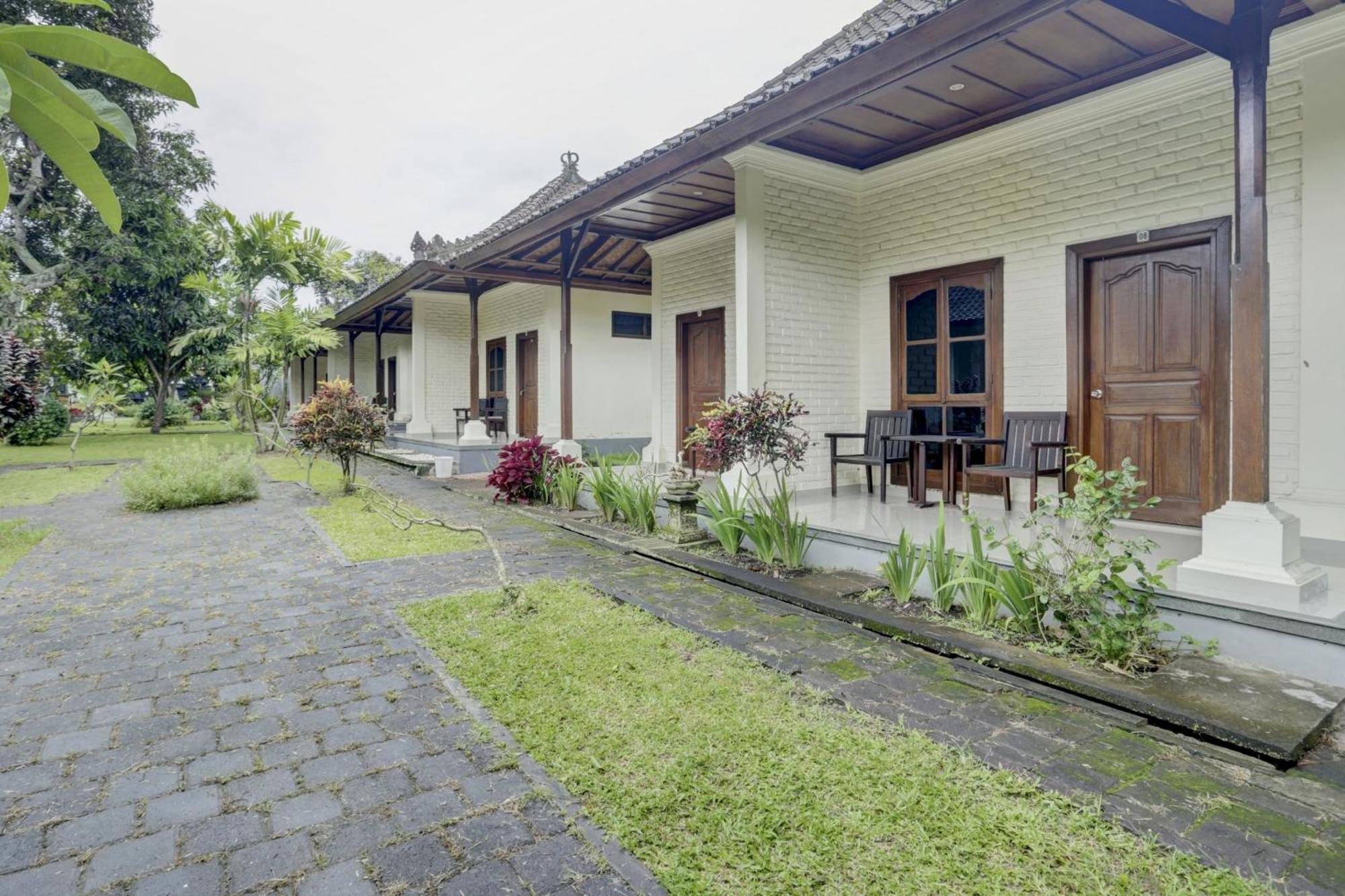 Oyo 1762 Hotel Astiti Graha Tanah Lot Екстер'єр фото